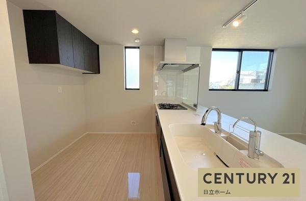 �_�ސ쌧���l�s�΋掛�R���̐V�z��ˌ��ẴL�b�`��