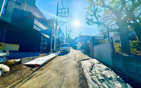 �_�ސ쌧���l�s���剪1���ڂ̐V�z��ˌ��Ă̑O�ʓ��H�܂ތ��n�ʐ^