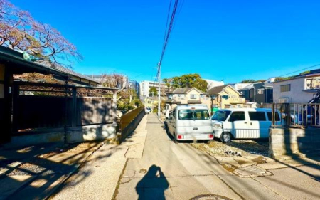 �_�ސ쌧���l�s���剪1���ڂ̐V�z��ˌ��Ă̑O�ʓ��H�܂ތ��n�ʐ^