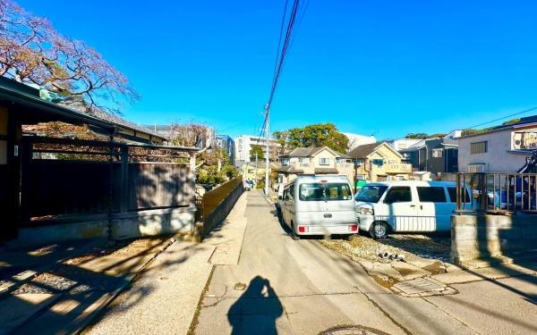 �_�ސ쌧���l�s���剪1���ڂ̐V�z��ˌ��Ă̑O�ʓ��H�܂ތ��n�ʐ^