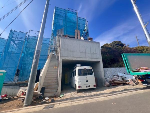 �_�ސ쌧���l�s����l�G����̐V�z��ˌ��Ă̑O�ʓ��H�܂ތ��n�ʐ^