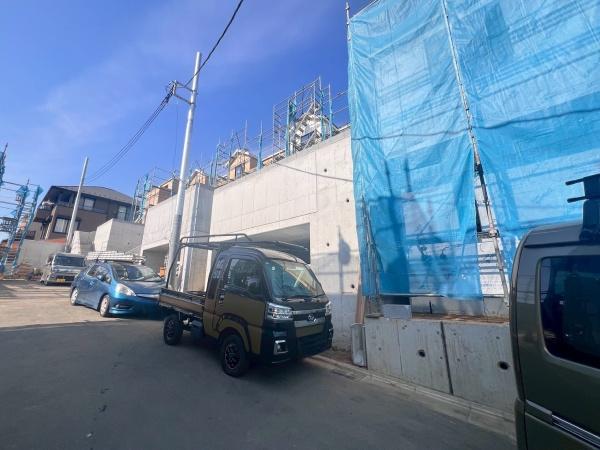 �_�ސ쌧���l�s����l�G����̐V�z��ˌ��Ă̑O�ʓ��H�܂ތ��n�ʐ^