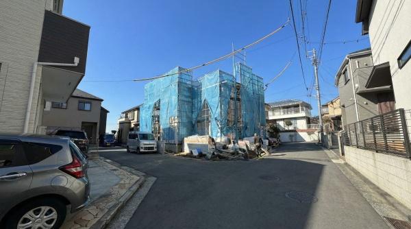 �_�ސ쌧���l�s�ۓy�P�J��@��2���ڂ̐V�z��ˌ��Ă̑O�ʓ��H�܂ތ��n�ʐ^