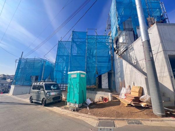 �_�ސ쌧���l�s����l�G����̐V�z��ˌ��Ă̑O�ʓ��H�܂ތ��n�ʐ^