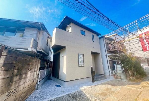 �_�ސ쌧���l�s��q�搙�c4���ڂ̐V�z��ˌ��Ă̑O�ʓ��H�܂ތ��n�ʐ^