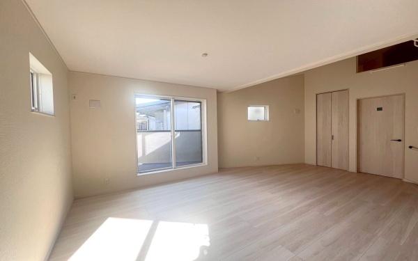 �_�ސ쌧���l�s��q�搙�c4���ڂ̐V�z��ˌ��Ẵ��r���O