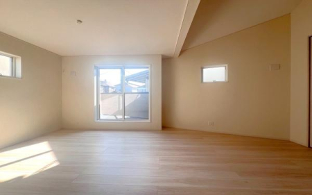 �_�ސ쌧���l�s��q�搙�c4���ڂ̐V�z��ˌ��Ẵ��r���O