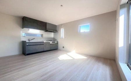 �_�ސ쌧���l�s��q�搙�c4���ڂ̐V�z��ˌ��ẴL�b�`��