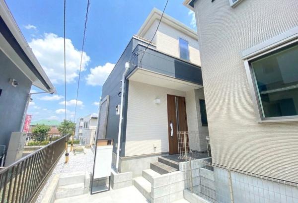 �_�ސ쌧���l�s���Ή�7���ڂ̐V�z��ˌ��Ă̑O�ʓ��H�܂ތ��n�ʐ^