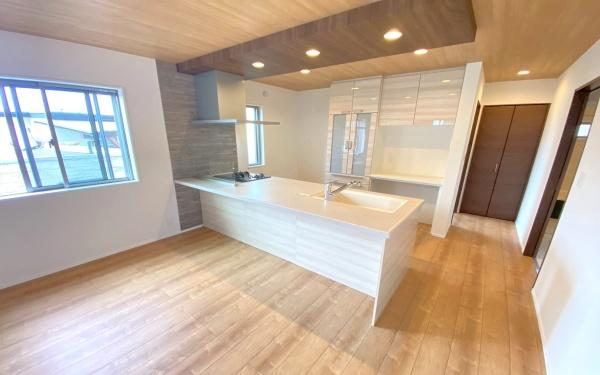 �_�ސ쌧���l�s���Ή�7���ڂ̐V�z��ˌ��ẴL�b�`��