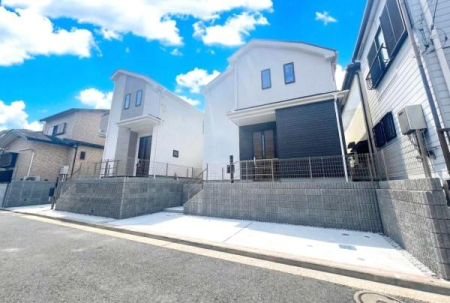 �_�ސ쌧���l�s�`��擌�i�J1���ڂ̐V�z��ˌ��Ă̑O�ʓ��H�܂ތ��n�ʐ^