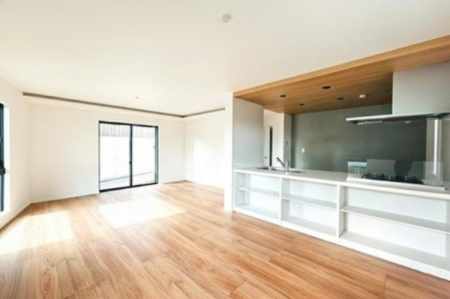 �_�ސ쌧���s�����扤�T����5���ڂ̐V�z��ˌ��Ă̓��d�l�ʐ^(���r���O�j