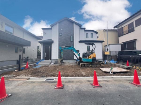 �_�ސ쌧���l�s�`��扺�i�J5���ڂ̐V�z��ˌ��Ă̑O�ʓ��H�܂ތ��n�ʐ^