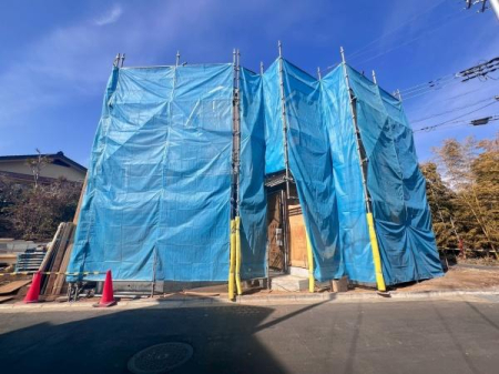 �_�ސ쌧���l�s����l�G����̐V�z��ˌ��Ă̑O�ʓ��H�܂ތ��n�ʐ^