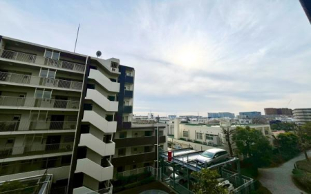 �_�ސ쌧���s�K��ˉz4���ڂ̒��Ã}���V�����̏Z�˂���̒��]�ʐ^