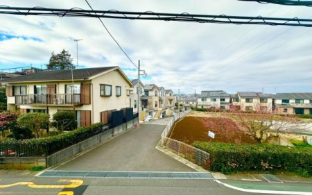 �_�ސ쌧���s�{�O�搼���1���ڂ̐V�z��ˌ��Ă̏Z�˂���̒��]�ʐ^