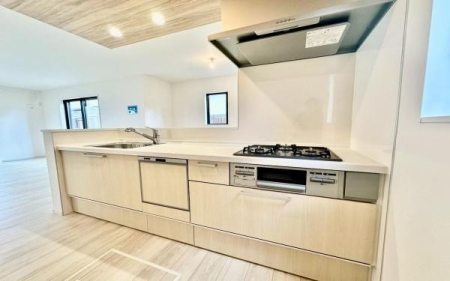 �_�ސ쌧���s�{�O�搼���1���ڂ̐V�z��ˌ��ẴL�b�`��