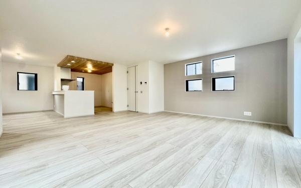 �_�ސ쌧���s�{�O�搼���1���ڂ̐V�z��ˌ��Ẵ��r���O