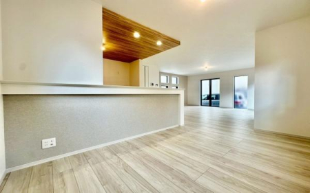 �_�ސ쌧���s�{�O�搼���1���ڂ̐V�z��ˌ��Ẵ��r���O