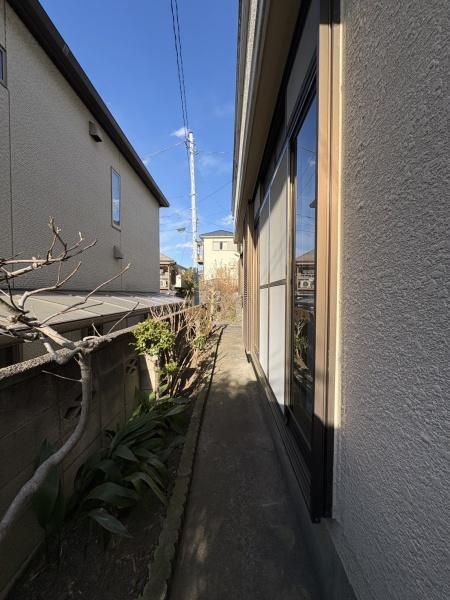 �_�ސ쌧���l�s���i�c��1���ڂ̒��È�ˌ��Ă̑O�ʓ��H�܂ތ��n�ʐ^