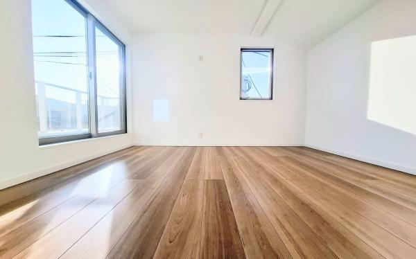 �_�ސ쌧���s�{�O��n��4���ڂ̐V�z��ˌ��Ă̐Q��