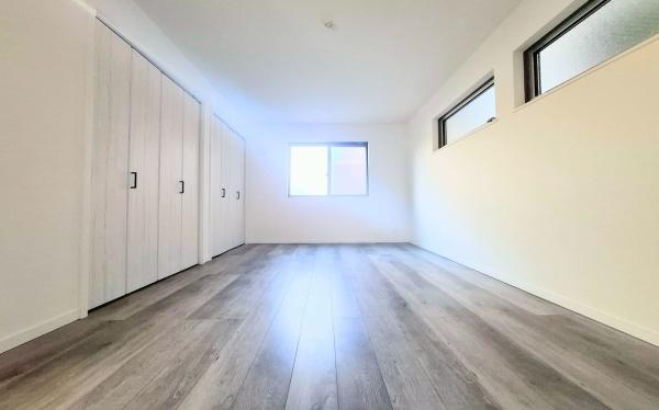 �_�ސ쌧���s�{�O��n��4���ڂ̐V�z��ˌ��Ă̐Q��