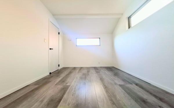 �_�ސ쌧���s�{�O��n��4���ڂ̐V�z��ˌ��Ă̎q������