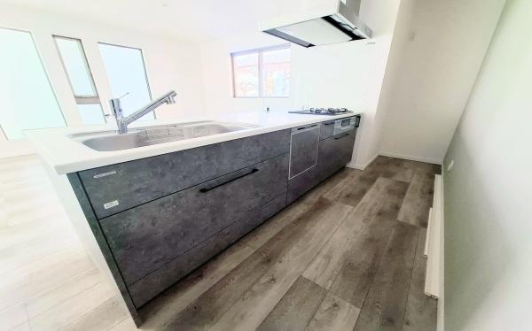 �_�ސ쌧���s�{�O��n��4���ڂ̐V�z��ˌ��ẴL�b�`��