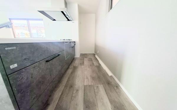 �_�ސ쌧���s�{�O��n��4���ڂ̐V�z��ˌ��ẴL�b�`��