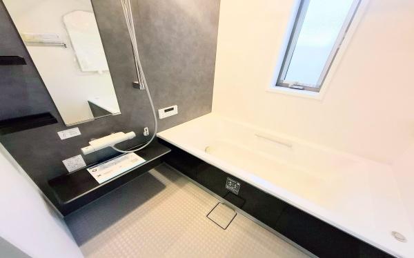 �_�ސ쌧���s�{�O��n��4���ڂ̐V�z��ˌ��Ă̗���