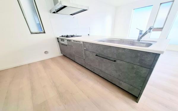 �_�ސ쌧���s�{�O��n��4���ڂ̐V�z��ˌ��ẴL�b�`��