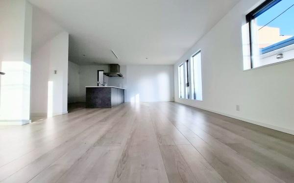 �_�ސ쌧���s�{�O��n��4���ڂ̐V�z��ˌ��Ẵ��r���O