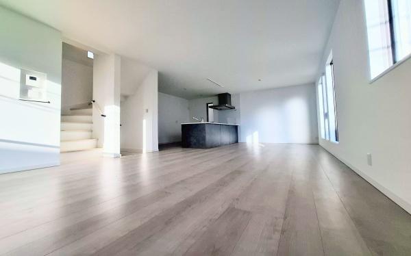 �_�ސ쌧���s�{�O��n��4���ڂ̐V�z��ˌ��Ẵ��r���O