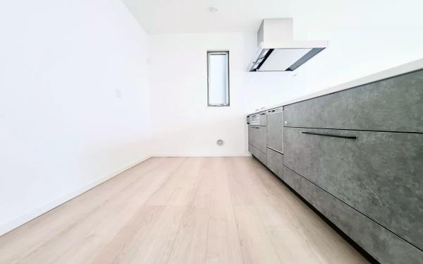 �_�ސ쌧���s�{�O��n��4���ڂ̐V�z��ˌ��ẴL�b�`��