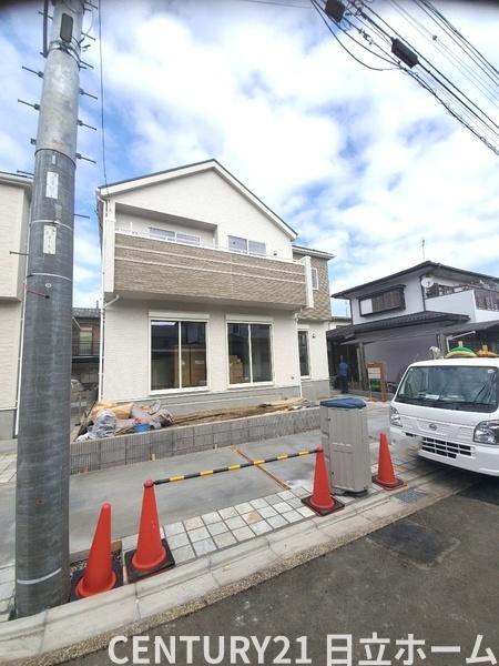 �_�ސ쌧���l�s���撆��3���ڂ̐V�z��ˌ��Ă̑O�ʓ��H�܂ތ��n�ʐ^