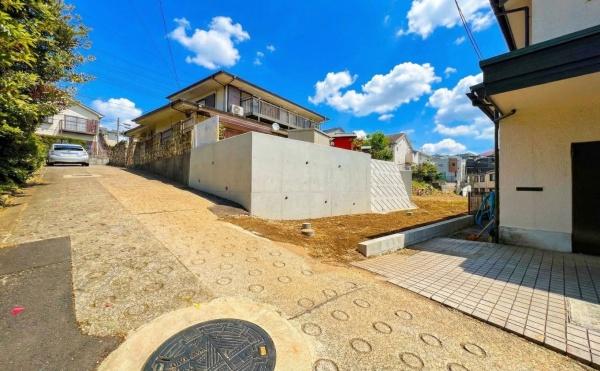 �_�ސ쌧���l�s�ۓy�P�J��􉪒�2���ڂ̓y�n�̑O�ʓ��H�܂ތ��n�ʐ^