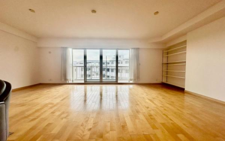 �_�ސ쌧���s���Ë�I�P�J�̒��Ã}���V�����̃��r���O