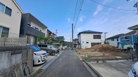 �_�ސ쌧���l�s����折���J��3���ڂ̐V�z��ˌ��Ă̑O�ʓ��H�܂ތ��n�ʐ^