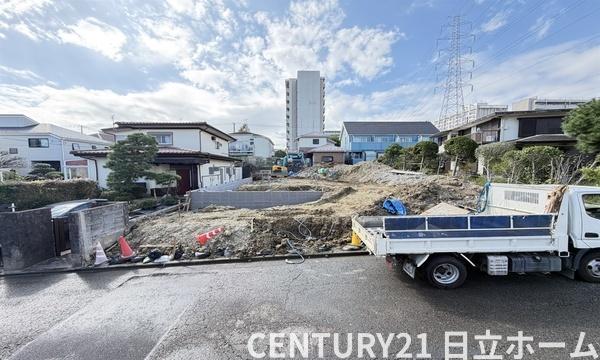 �_�ސ쌧���l�s��q��m����4���ڂ̐V�z��ˌ��Ă̑O�ʓ��H�܂ތ��n�ʐ^