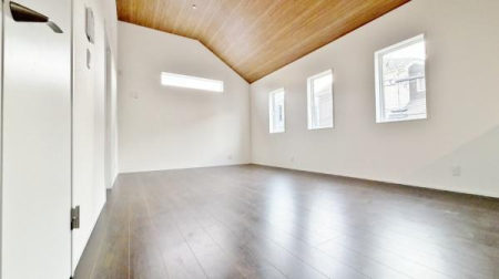 �_�ސ쌧���l�s��扺�a��2���ڂ̐V�z��ˌ��Ẵ��r���O