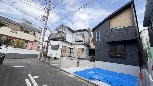 �_�ސ쌧���l�s��撆�c��5���ڂ̐V�z��ˌ��Ă̑O�ʓ��H�܂ތ��n�ʐ^