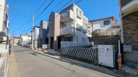 �_�ސ쌧���l�s�ߌ����̋{1���ڂ̐V�z��ˌ��Ă̑O�ʓ��H�܂ތ��n�ʐ^