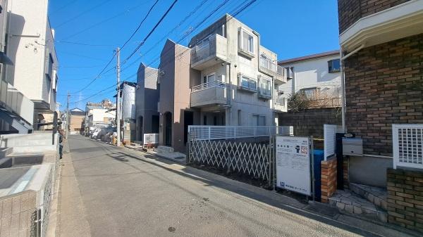 �_�ސ쌧���l�s�ߌ����̋{1���ڂ̐V�z��ˌ��Ă̑O�ʓ��H�܂ތ��n�ʐ^