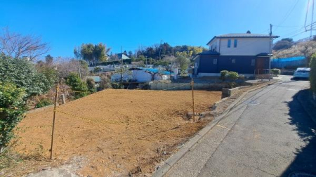 �_�ސ쌧���l�s�t�挳�ΐ쒬�̓y�n�̑O�ʓ��H�܂ތ��n�ʐ^