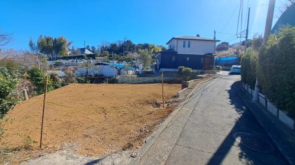 �_�ސ쌧���l�s�t�挳�ΐ쒬�̓y�n�̑O�ʓ��H�܂ތ��n�ʐ^