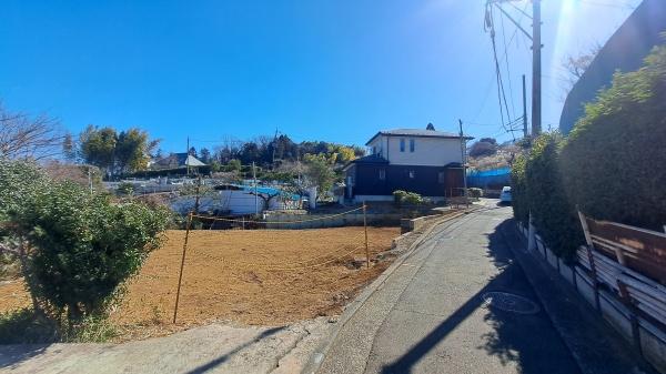 �_�ސ쌧���l�s�t�挳�ΐ쒬�̓y�n�̑O�ʓ��H�܂ތ��n�ʐ^