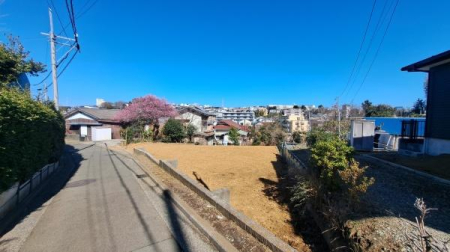 �_�ސ쌧���l�s�t�挳�ΐ쒬�̓y�n�̑O�ʓ��H�܂ތ��n�ʐ^