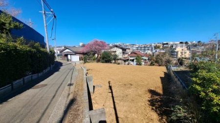 �_�ސ쌧���l�s�t�挳�ΐ쒬�̓y�n�̑O�ʓ��H�܂ތ��n�ʐ^