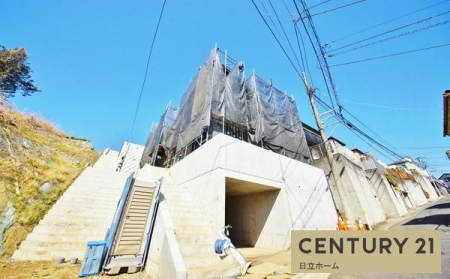 �_�ސ쌧���l�s�˒ˋ敽��5���ڂ̐V�z��ˌ��Ă̑O�ʓ��H�܂ތ��n�ʐ^