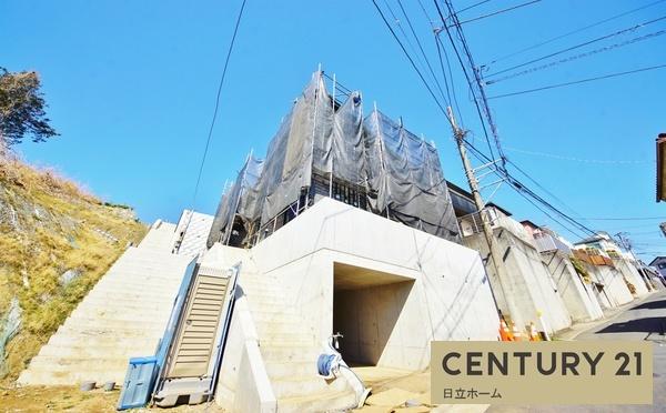 �_�ސ쌧���l�s�˒ˋ敽��5���ڂ̐V�z��ˌ��Ă̑O�ʓ��H�܂ތ��n�ʐ^